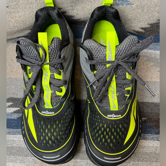 Men’s Altra Torin size 9 Black, Grey and Neon Yellow - Picture 4 of 9